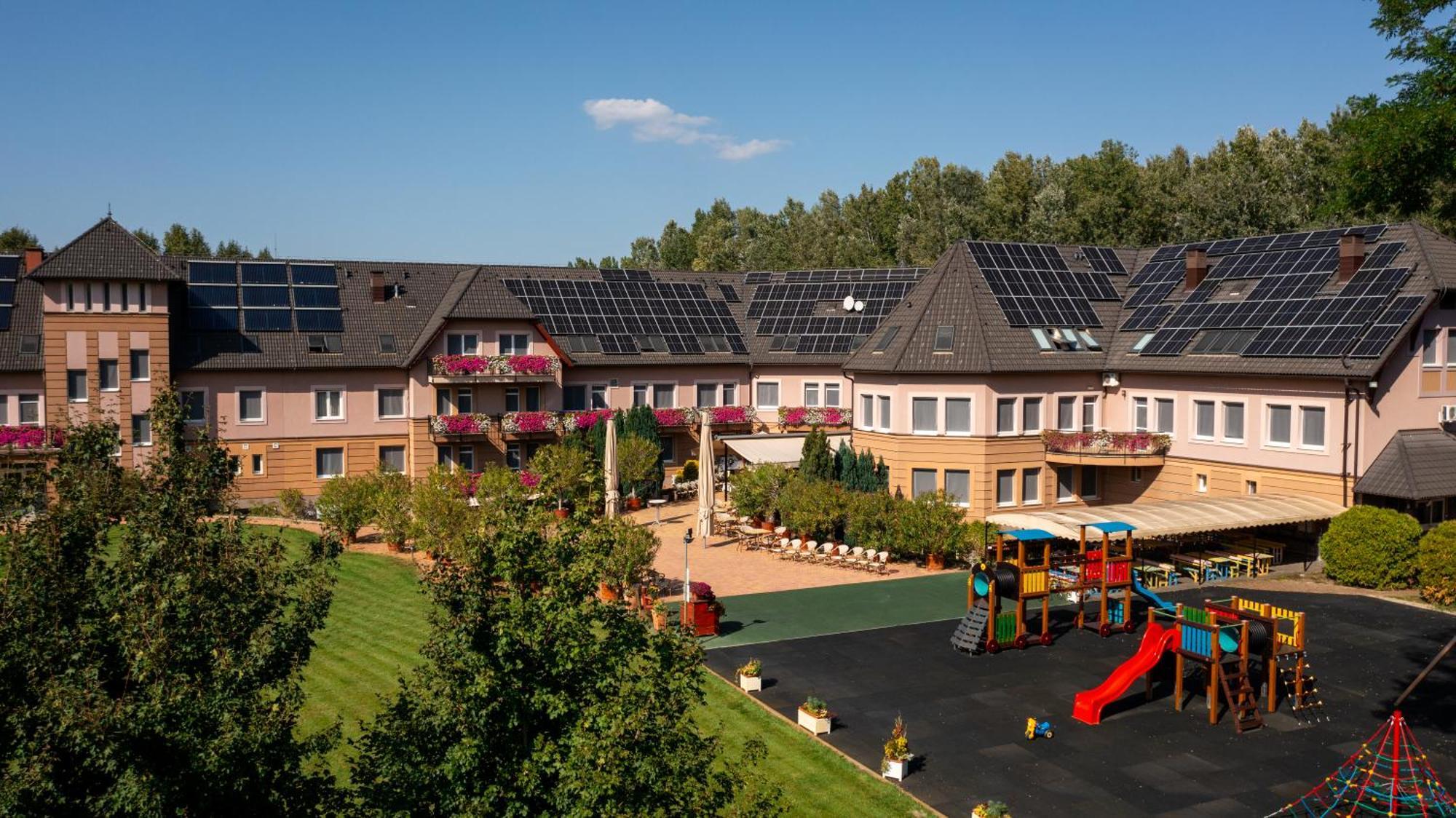 Granada Conference, Wellness And Sport Hotel Кескемет Екстериор снимка